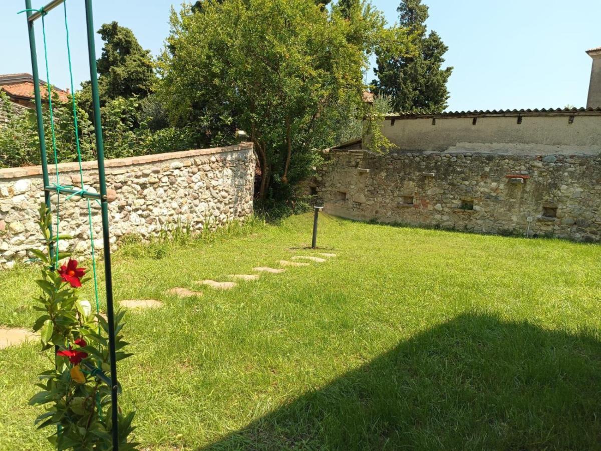 La Volpe Rossa Rooms And Apartments San Felice del Benaco Luaran gambar